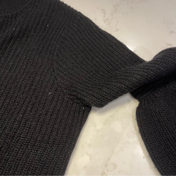 Willow & Clay Black Bubble Sleeve Sweater with Cut out in Back - Picture 6 of 14